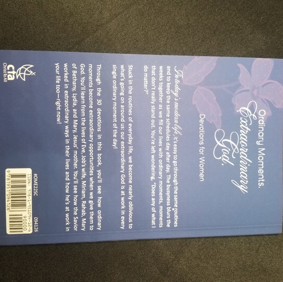 Ordinary Moments. Extraordinary God. Devotions for Women - Picture 2 of 3